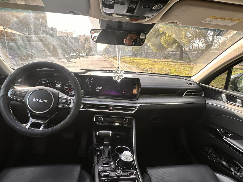 السلام عليكم
K5   EX للبيع 
ماشية 11 ميل 
فول مواصفات 
بصمات عدد 2 
1.6 T 

والحادث مثل مموضح بالصورة 
السيارة داخلة بكتاب شهداء والوكالة بأسمي  
للاستفسار على الرقم
***********
