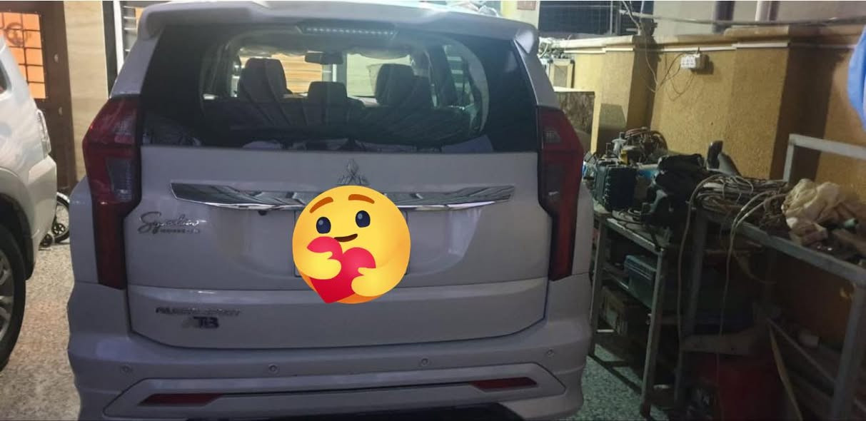 تحكم ستيرن
شاشة عدادات
شاشة اندرويد 
٦ سماعات 
٧ راكب 
مقاعد جلد 
داخل احمر و اسود لامع
دفع خلفي و دفع رباعي
لدات امامي و خلفي 
فتحة سقف
ويل ١٨
Black edition 
تطعيمات كروم و اسود 
سبير منازل 
كشافات ضباب 
محرك 3000 v6
كير 8 نمر 
حساسات امامي خلفي 
كامرة خلفيه 
مري شفط 
ماشية 40500 كيلو 
مكفولة ما عده بارد و تكحيل بجاملغ الخلفي عكس السايق اصبعين
تبريد 3 قطع 
تخم تايرات جديد
منافذ شحن usb خلفيه عدد 2 
مرايه تعتيم ذاتي
كرسي السائق كهربائي
بعد بيه هواي مواصفات 

سعر سياره ٢٤٩ ورقه وبيه مجال عنوانه بغداد الاعظميه 
رقم هاتف ***********
