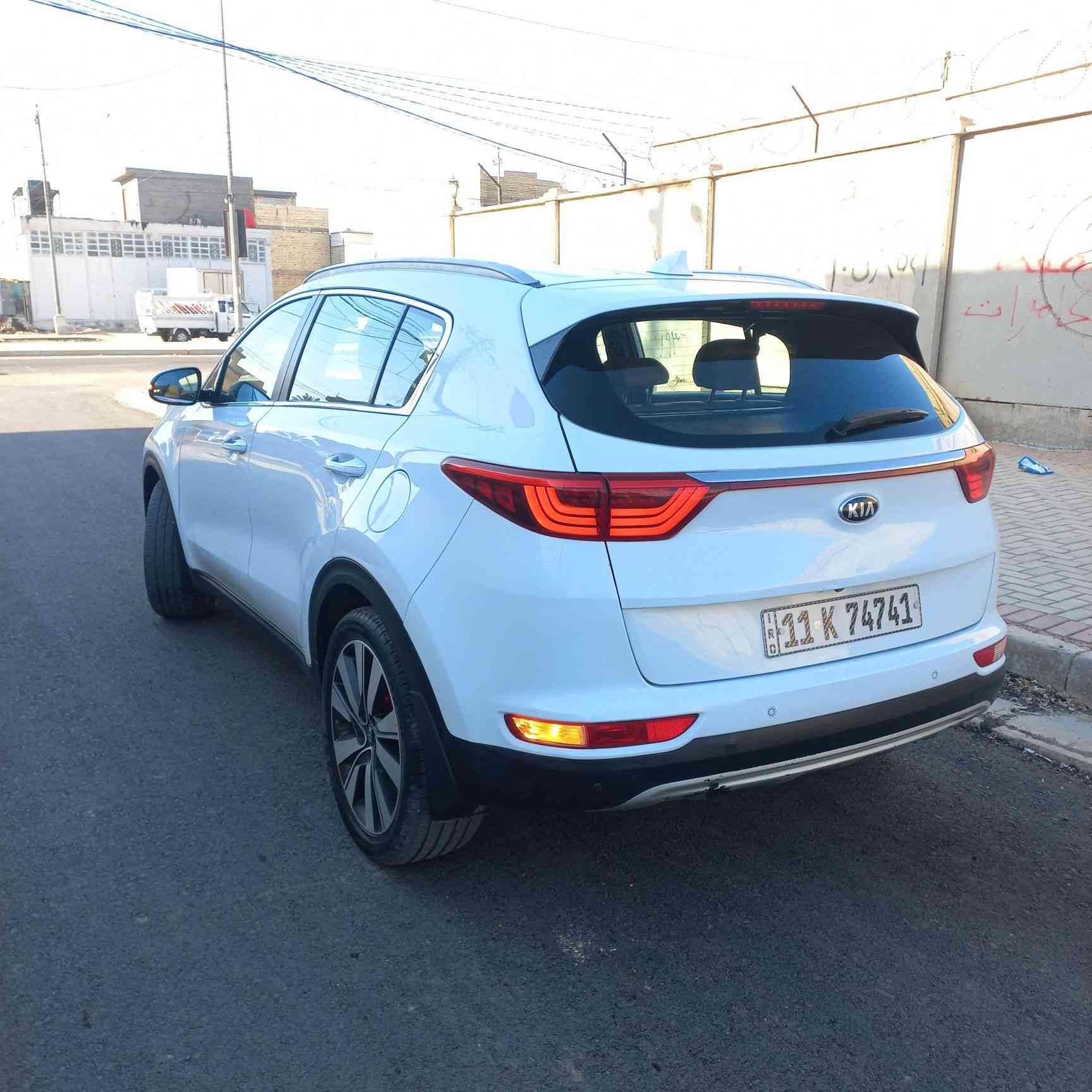 السلام عليكم ورحمة الله وبركاتة 
سبورتج خليجي 2016  شكل 17  
سنوية نافذة لسنة 30 
‏‎محركً 2000 دوش مكفول + كير مكفول
حساس أمامي خلفي  
لايت لد نهاري + عدسه مبدلها ٤٠٠ الف يم ابن موزان 
بك لايت لد 
5ويل كب 19  تخم تاير تايوان 
ماشية ١٢٢ الف كيلو
كشن جلد ومخمل + هيتر أمامي خلفي 
تبريد أمامي خلفي 
‏‎رقم بغداد الإنكليزي بسمي
ملاحظة  ملاحظة 
السيارة بيها استبدال  بابين وصبغ نص الصندوق بلا فتح يعني ما مفتوح الصندوق..
### اكو ٣ مقاطع فيديو موضح بيها## (( خلاف ذلك اني اتحمل افلوس السونار ))
مكاني بغداد 
السعر ١٦٠ وبيها مجال للطيبين 
رقم الهاتف ***********
