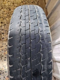 عندي تك تاير دنلوب مال نيسان عاليه قياس 195/15 انتاج ٢٤ نظافة نص عمر س...