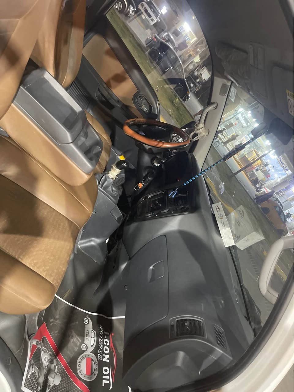 كيا بنكو نثية 2022 رقم بغداد انكليزي بسمي كفالة عامة كير ومكينة وكشر لا ضربة ولا طخة تخم تاير جديد تبريد جديد شرط ثلج السيارة ما ناقصة برغي على وضع الشركة ماشية 99 حقيقي السعر 147$ مكان السيارة بغداد الشعب هاتف *********** بغداد, العراق

