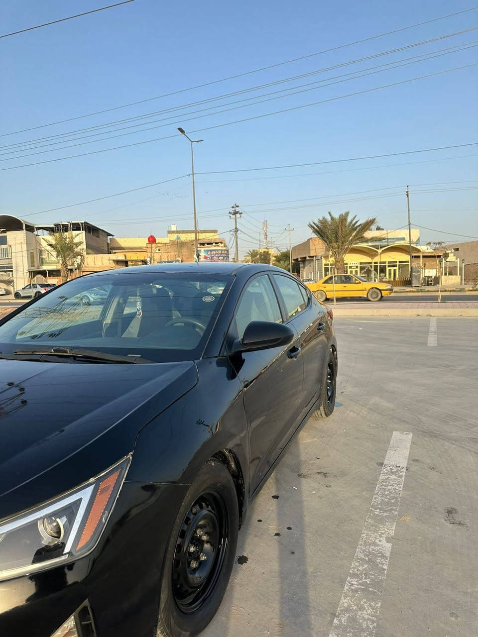 النترا ٢٠١٩ رقم نجف انكليزي بأسمي 
حادثها جاملغ امامي جهة السايق وشوية من البنيد بدون دواخل مصبوغات وباب الورة عكس السايق كلير 
محرك كير تبريد مكفولات
ادامة كاملة للسيارة ما عايزة برغي 
السعر 118 
رقم الهاتف ***********
