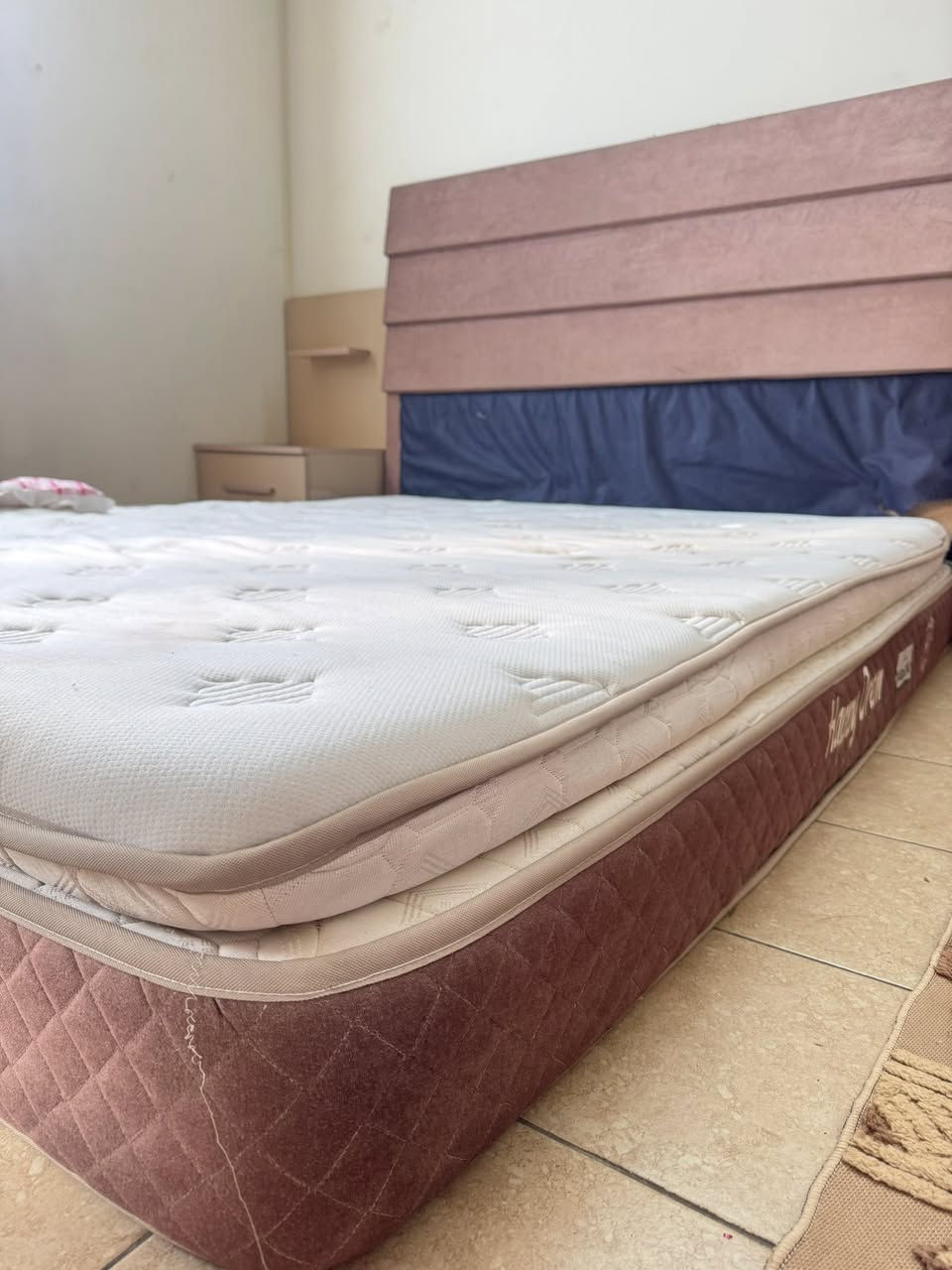 ‎ سلام عليكم
غرفه نوم خمس قطع للبيع بيها أضرار بسيطه سعرها ٢٠٠ ألف موقع بسمايه B
والدوشك هم للبيع جديد استمعال شهرين بسعر ١٢٥


**إذا كنت صاحب هذا الإعلان وتريد حذفه لأي سبب، رجاءا أرسل رسالة إلى الدعم الفني**