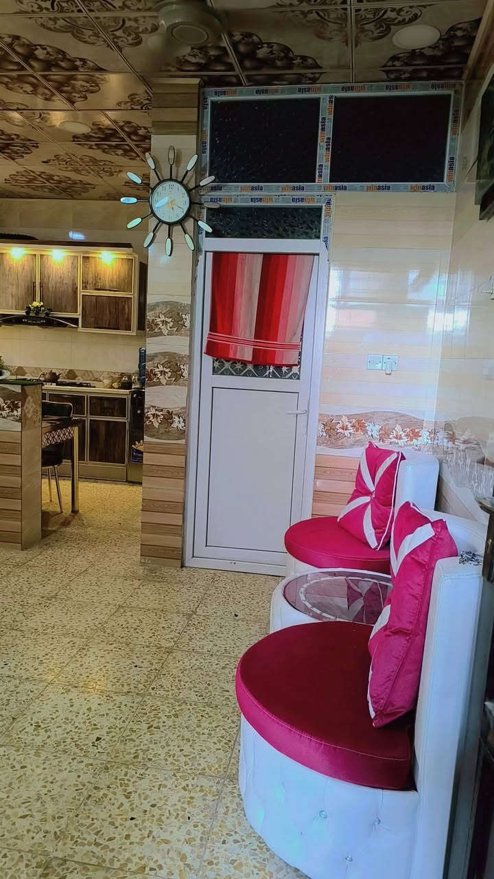 #بيت #للبيع أو #الإيجار 
#بدون #أثاث 
كربلاء المقدسه قرب قنطرة السلام 
قريب الإمام كيلوين تقريبآ #يصلح دار استراحه او حسينيه 
#عامود ٧٥ ...
البيت ركن ... عرض الشارع تقريبآ ٧ أمتار 
#طابو زراعي #سند ٢٥ ... تحويل مباشر بالمحكمه مع صاحب الأرض الأصلي ...#البيت #طابق #ونص 
#يتكون البيت من غرفة نوم واحده + مطبخ + صاله + أستقبال خارجي + صحيات خارجيه تكرمون + صحيات داخليه تكرمون+
طلعه (طارمه) صغيره ...

#البناء بلوك + مسلح + الأرضيه كاشي + الجدار سيراميك + سقوف ثانويه ...

البيت جاهز للسكن ...

مع البيت تانكي مي + سخان + خط مولد مع الجوزه فقط تدفع أشتراك


**إذا كنت صاحب هذا الإعلان وتريد حذفه لأي سبب، رجاءا أرسل رسالة إلى الدعم الفني**