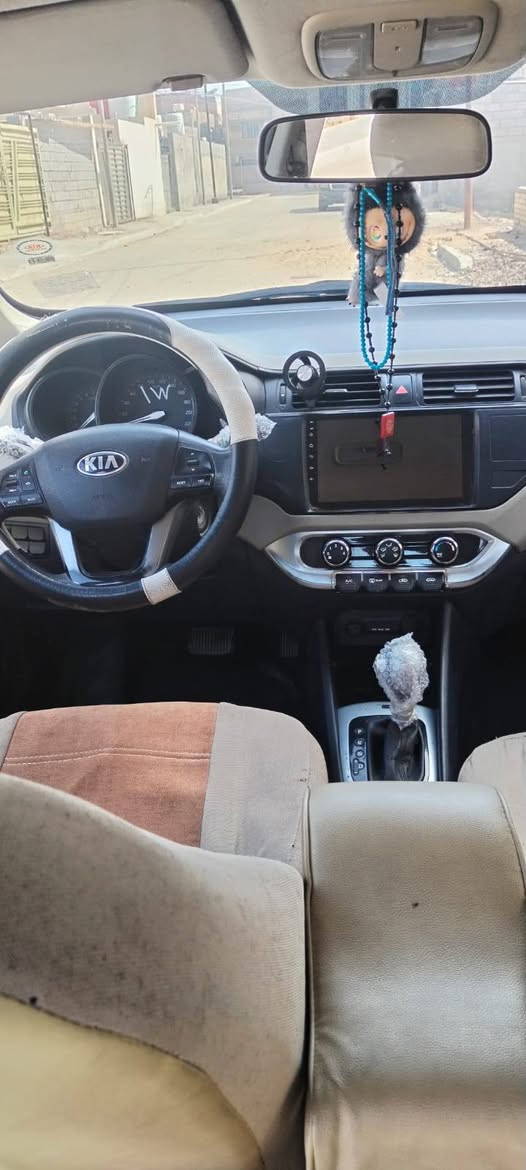 السلام عليكم سياره كيه ريو موديل 2014 وأرد خليجي مكفوله كفاله بس بيه جراد قليل مكينه 1600 مواصفاته تحكم ستيرن جهتين اشاير بلمارايه مراياته شفط بلوجكترات كامره خلفيه وشاشة ويل كب حته السبير لونه جوزي مميز رقم انكليزي بصره سياره جاهزه من كل النواحي تبريد حداده كلهه جاهزه السعر 95عنوان أبو الخصيب إستفسار علرقم ***********
