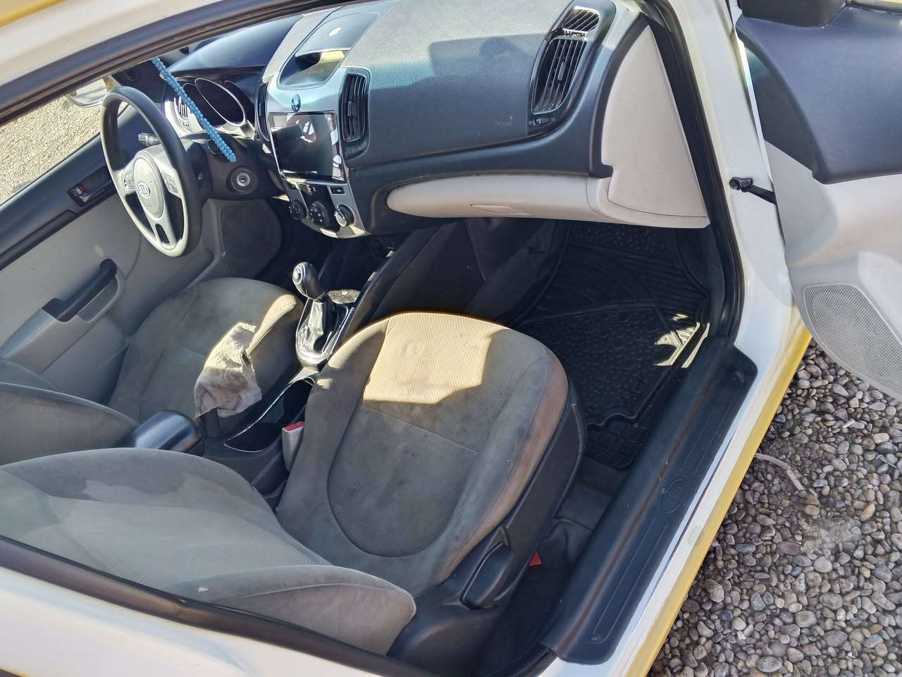 السلام عليكم كيا فورتي لبيع موديل 2011 وراد امريكي بدون تبديل ليبل واحد حادثها جاملغ امامي فقط سحطي سياره جاهزه الشارع  سنويه لغايه 2031 رقمها الجديد بغداد سياره الميكانيكي كله جاهزه تحويل مباشر الاستفسار اتصل على الرقم ***********
