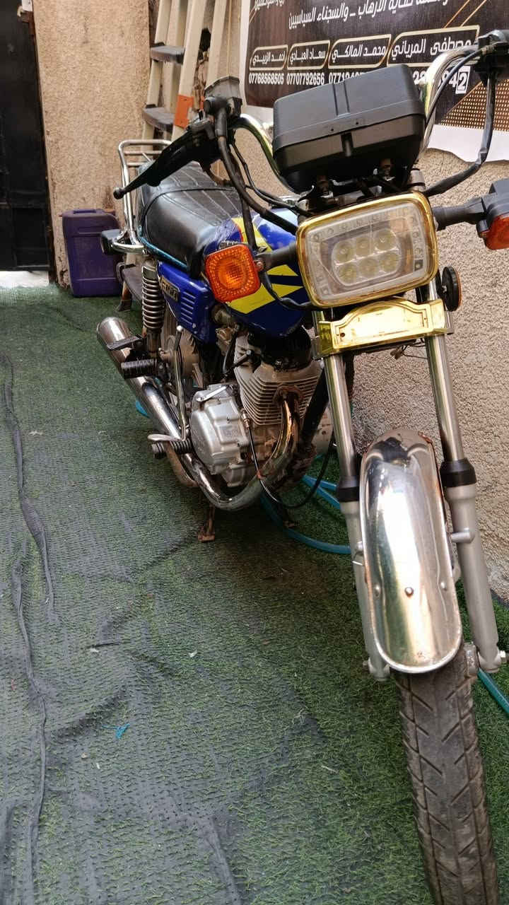 سلام عليكم. دراجه ايراني. سونك موديل 23  اربعه كير. دراجه نضيفه مكينه ما مفتوحه.  كهربائيات شغاله فقط الئشاير غير شغاله يمنه ويسره وعداد رون يرادله قمجي 
السعر 500 وبيه مجال لخوتي 
  العنوان بياع تقاطع درويش 
***********
