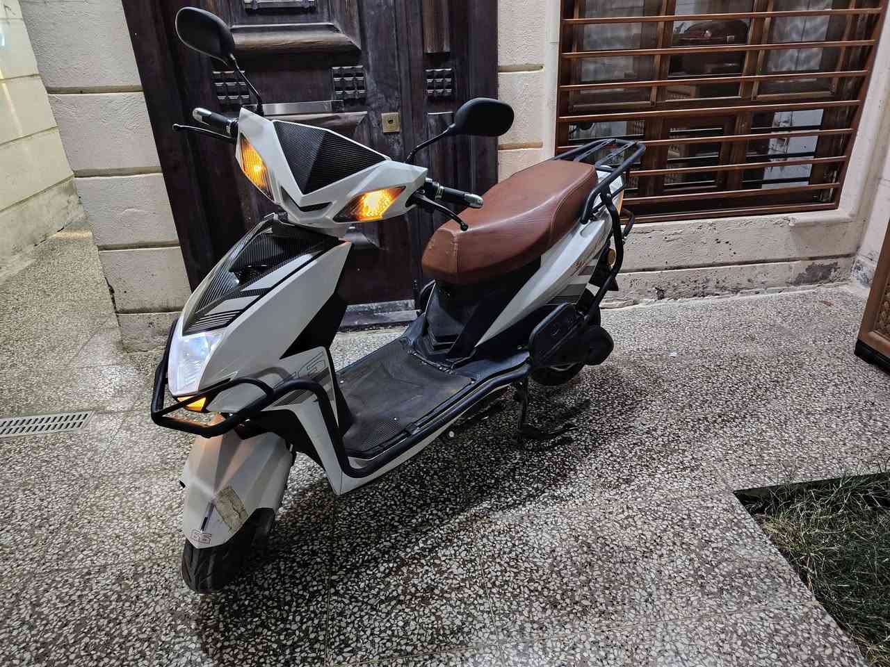 السلام علیکم دراجة سي مأكس کهرباء للبيع ٦بطاريات فول مواصفات بصمه لات زنون ریموت کنترول السعر ٤۹٠ الف العامرية شارع المضيف هاتف ***********
ملاحظة الدراجه والبطاريات في حاله جيده جدا
