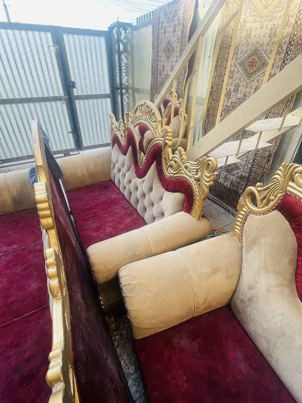 تخم للبيع ملكي ثكيل بيه ضرر بالرجلين مالته قماش نضيف السعر ١٥٠ وبيه مجال العنوان البلديات الرقم ***********
