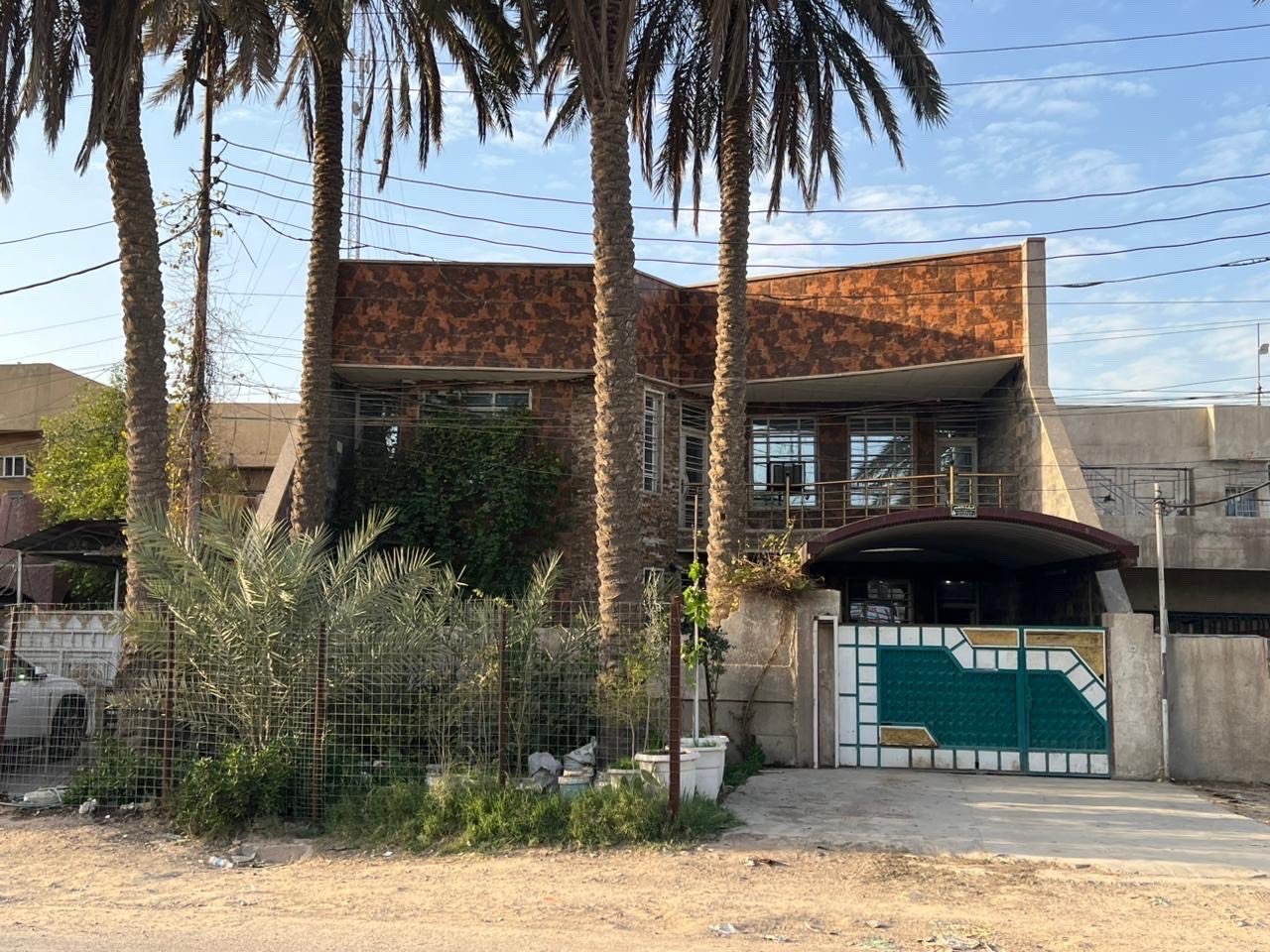 البيع بيت تجاري على شارع 60 
مساحه 300 سعر المتر 25000000
بسعر كاع 