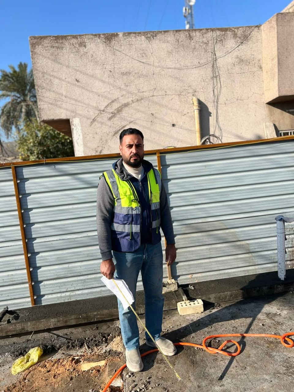 نظام عمل الهيكل حسب المواصفات الهندسية👷🏼

1. حفر الأرض حسب المنسوب
2. وضع طبقات الجلمود، ثم بعدها السبيس وحدل الأرضية تماماً 
3. رش المبيدات الحشرية ثم رش الأرضية بالنفط الأسود.
4. فرش طبقة النايلون  الاصفر العازل الزراعي.
5. تسليح الحديد (FF) او الماس.
6. صب الرَّفت الخرساني (C35) حسب المواصفات الهندسية والمختبرية .
7. صب البتلو باستخدام الأسمنت المقاوم + حصو مكسر 
8. بناء الطابق الأول والثاني بالطابوق الجمهوري العراقي + سمنت الماس+رمل.
9. صب الطابق الأول والثاني سي (30 سم).
10. نشر المواد الكهربائية او سيمنس حسب المواصفات الهندسية

للتواصل والاستفسار 
مكتب الاساس الرصين للمقاولات العامة 
***********/***********
