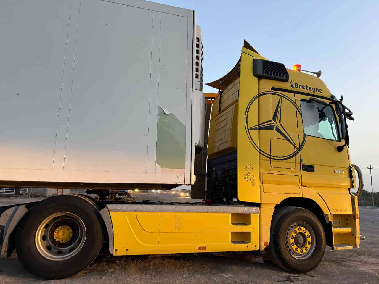 اكتروز 2004فول سياحي حجم المكينه 8سلندر 1854رقم بغداد صدامي مربوطه براد اشمتز اس ال 400السعر 4دفاتر وبيها مجال مكاني واسط الصويره ‏***********‏
