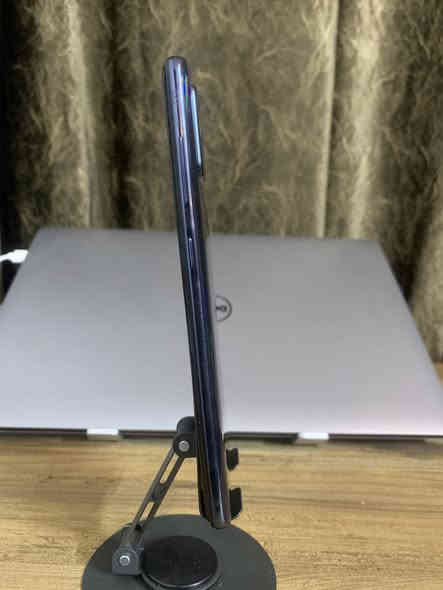 📱 Samsung Galaxy A71 للبيع

🔹 اللون: أسود
🔹 السعة: 128GB
🔹 الجهاز نظيف جدًا
🔹 الشاشة خالية من الشخوط — النقاط الظاهرة بالصور هي من لزكة الحماية فقط
🔹 الجهاز ما مفتوح نهائيًا
🔹 يجي وياه كفر هدية + الكارتونة الأصلية 🎁

🧩 المواصفات العامة:
• شاشة Super AMOLED Plus بحجم 6.7 إنش FHD+
• ذاكرة RAM 8GB
• معالج Snapdragon 730 قوي وسلس
• بطارية 4500mAh تكفي استخدام يوم كامل
• كاميرا خلفية رباعية بدقة 64MP
• بصمة داخل الشاشة + شحن سريع 25W
• يشغل ببجي 60 فريم بثبات 🎮
• أداء ممتاز للألعاب المتوسطة والتصفح والاستخدام اليومي

💰 السعر: 150 ألف بيه مجال

📞 للتواصل: ماسنجر أو واتساب ***********
📍 الموقع: بغداد – حي القاهرة
🚫 ماكو توصيل
