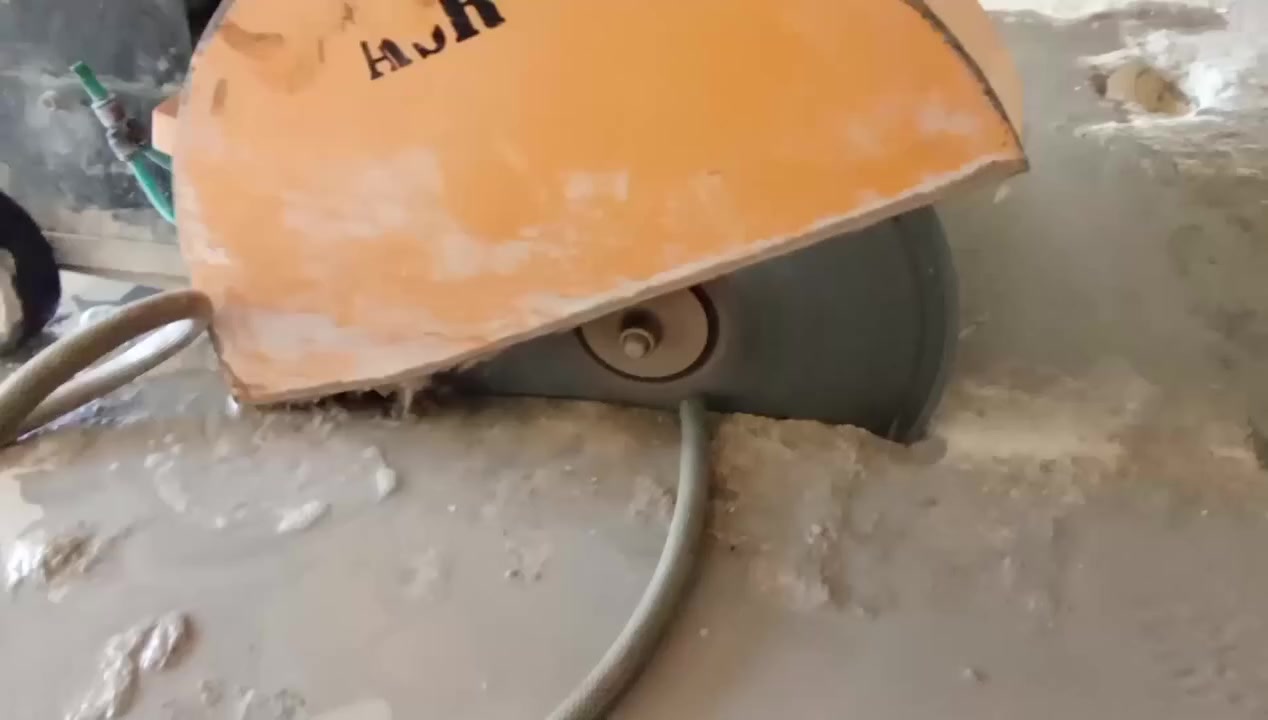 كص الصبات الكونكريتية وعزل البيوت وفتحات الدروجه والمصاعد والجوينات مكان بغداد  وجاهزة جميع المحافظات ***********
