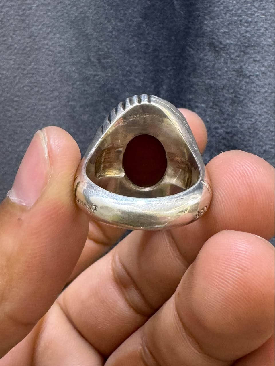 اللهم صل على محمد وال محمد 
خاتم عقيق يماني لون جزري
قطعه في منتهى الروعه والجمال
صياغةة البحرين 
ورشه لمسات فضه عيار 990
مخطوطه / "وَإِنَّكَ لَعَلَىٰ خُلُقٍ عَظِيمٍ"
مقاس الخاتم يلبس 20/21
يوجد توصيل كافة المحافضات البصرة, العراق


**إذا كنت صاحب هذا الإعلان وتريد حذفه لأي سبب، رجاءا أرسل رسالة إلى الدعم الفني**