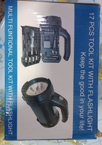 لايت على باتري يأخذ 3 بطاريات قلم اضافه بداخله عده حسب مامنشور بالصورة...