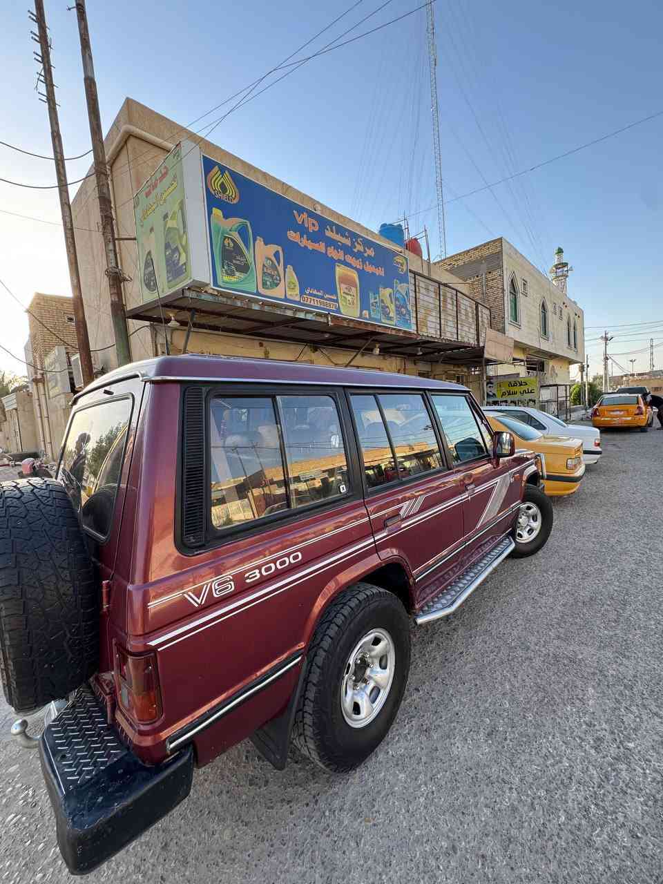 السلام عليكم للبيع فقط باجيرو موديل 1990 السيارة بدون حادث فقط جاملغ امامي بيه ضربه تكتك ومصلح فقط رقم اربيل سنويه منتهيه بدون غرامات مكينه كير ستاركس مفتوح 2700 كاز  مكينه نضيفه 7 راكب شاشه دمامات خلفيه مكانه العماره ميسان مركز المدينه سعر 60وبيها مجال رقم الهاتف  ***********
