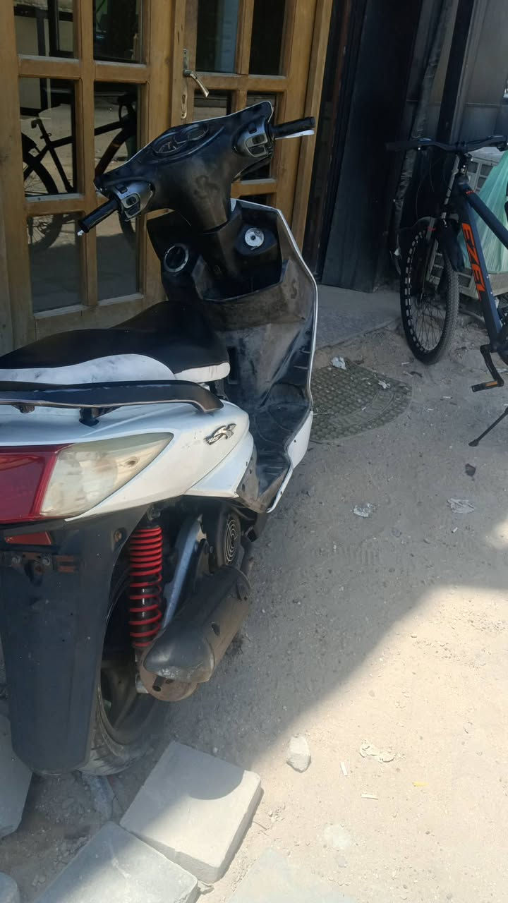 السلام عليكم سكنس فحل كابريتر دراجه نضافته احله من الصور كفاله المكينه بلاد دراجه  سعره 550وبيه مجال مكاني بغداد  ***********
