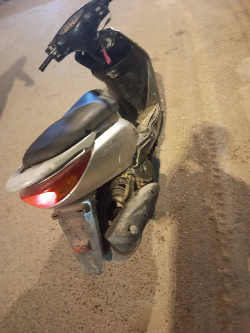 سلام عليكم دراجه بريز للبيع كامله مكمله نقصها بس سلف كلشي شغال بيها ورقه منفيس دراجه مرتبه كفرات ختم واحد السعر 450,بيها مجال العنوان بغداد الاعضميه سبع بكار الرقم الاستفسار ***********
