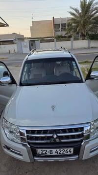 باجيرو حبتور ٢٠١٦ ماشية ١٦٠ الف  مكفولة مابيها اي شيء غير بس هذا الموض...