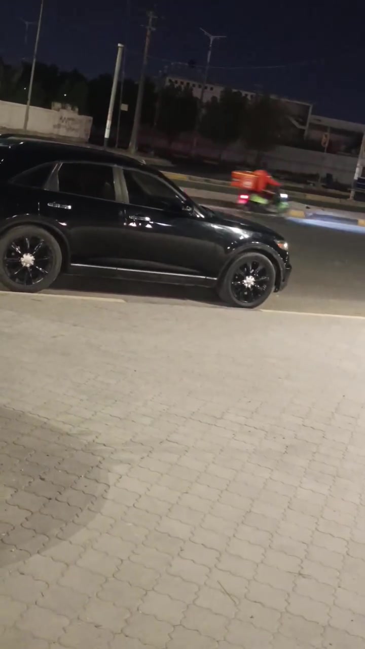 انفنتي FX35    2005  رقم اربيل تحويل 
حادث جاملغ وبنيد مال امريكا وهنا بيها صبغ عام جماليه بدون معجون  منضومه تبريد جديده  مكينه وكير شرط
حداده ٧٥  دسكات وفلنجات جدد دوشمه كشنات جدد 
المكان بصره   السعر ٦٢ بيها مجال قليل 
***********
***********
