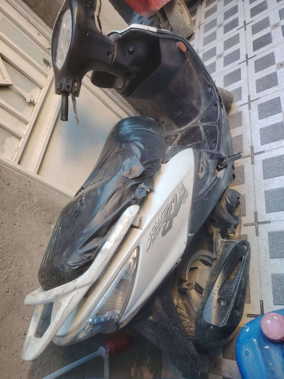 بسبب الوعود الكاذبه 
دارجه للبيع 
جي فور 
بوشه وبستم 
السعر 450
***********
