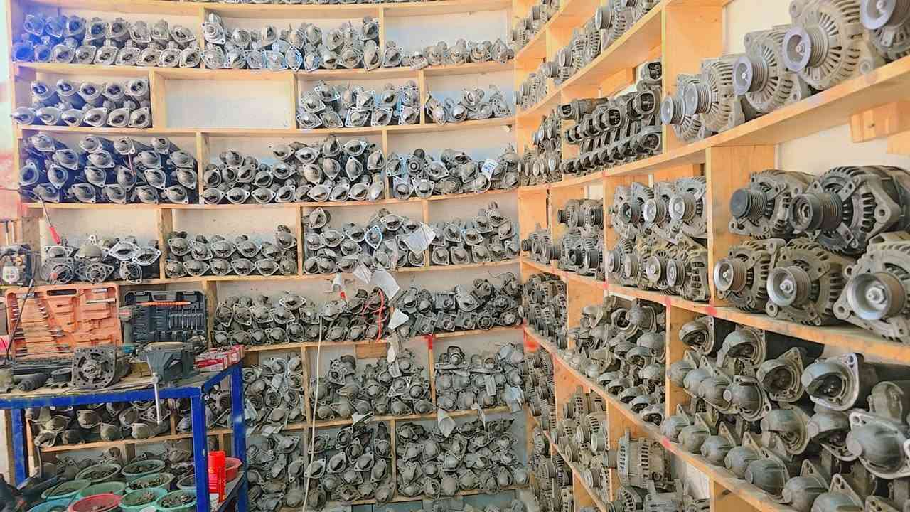 خدمات #الليث 
ابو السيارة ادللك دلال 
ماتطلع من يمي اله وانت راضي 
٢٤ /١٢ سيارات كبيرة وصغيرة 
والمواقع للمؤلدات والمعدات الثقيلة 
كهربائي عام لكافة انواع السيارات 🚗 
شعارنا ماكو شي اسمة ماكو يخص كل السيارات 🚗 
وشعارنا الأمان والاخلاص بالعمل 
وشعارنا الضمان بالعمل 
وشعارنا القناعة كنز لا يفنى 
والاسعار جوه السوك بسعر الجملة واكو ارخص 
لان دنحصل اسعار مناسبة من اهل الحاويات مباشر 
عنوان المحلات الرمادي التأميم ٨ شباط قرب محطة غسل الراوي 
بأدارة ابو ليث الدليمي وليث الدليمي 
رقم الهاتف *********** 
علماً الخدمة ٢٤ ساعة
