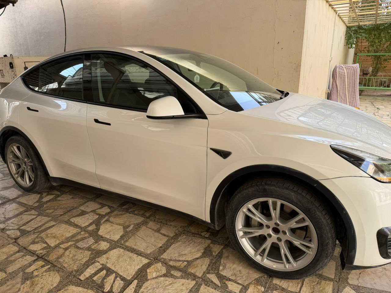 للبيع تسلا مودل y دبل ماطور موديل 2023رقم بغداد بأسمي. السيارة اون لاين اخر تحديث بطارية98‎%‎ راديتر اصلي وكالة  ايرباك شغال وراجع سستم فول مواصفات ومواصفاتها معروفه ميحتاج اذكرها  حادث امريكا جاملغ خلفي فقط وبيها حادث بالعراق بسيط جاملغ امامي السيارة ماشية 65الف كيلو وليس ميل للاستفسار وتساب *********** مكاني النجف
