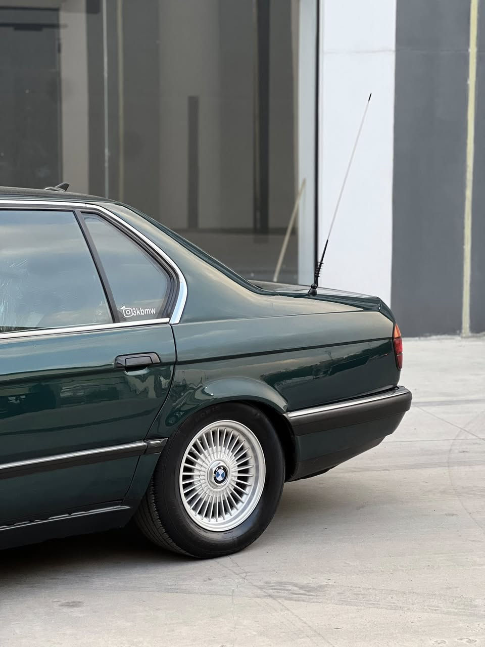 للبيع
BMW 
730-V8اصل 
1994اصل 
1-سلايت طكتين 
2-بجم عريض
3- ترايش نيكل
4- تبريد قطعتين
5- دبل ايرباك
6-دبل كمبيوتر
7-مثبت سرعه
8-اربعه جامات اوتو
9- مرايات كهرب
10- دركه صقر 
11- داخل بيجي نضافه 100/100
12-ويل شعاع اصلي جديد
13-دبل جكمجه 

السياره على البلاد بدون جطلات 
لايتات جديدة
بك لايت اصلي 1994 

محرك درجه اولى 
كير درجه اولى

صدر امامي خلفي 100/100 
ترايها درجة اولى

السياره مصبوغه عام جمالية فقط 
صبغتها درجه اولى وموضح بالصور صفحاتها مرتبه حيل 

هزه جديده فحص جديد 
سنويه جديده رقم جديد 
السياره باسمي

المكان نينوى
 

السعر (78)وبيها مجال 

***********
***********
