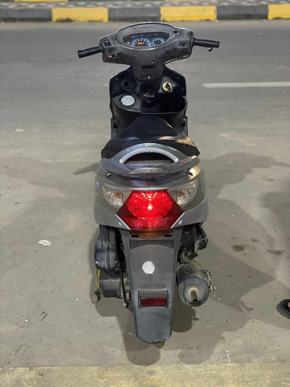 سلام عليكم دراجة البيع كامكو2v توني مجفته جديد سعر 500مكاني رفاعي2014/.   ***********
