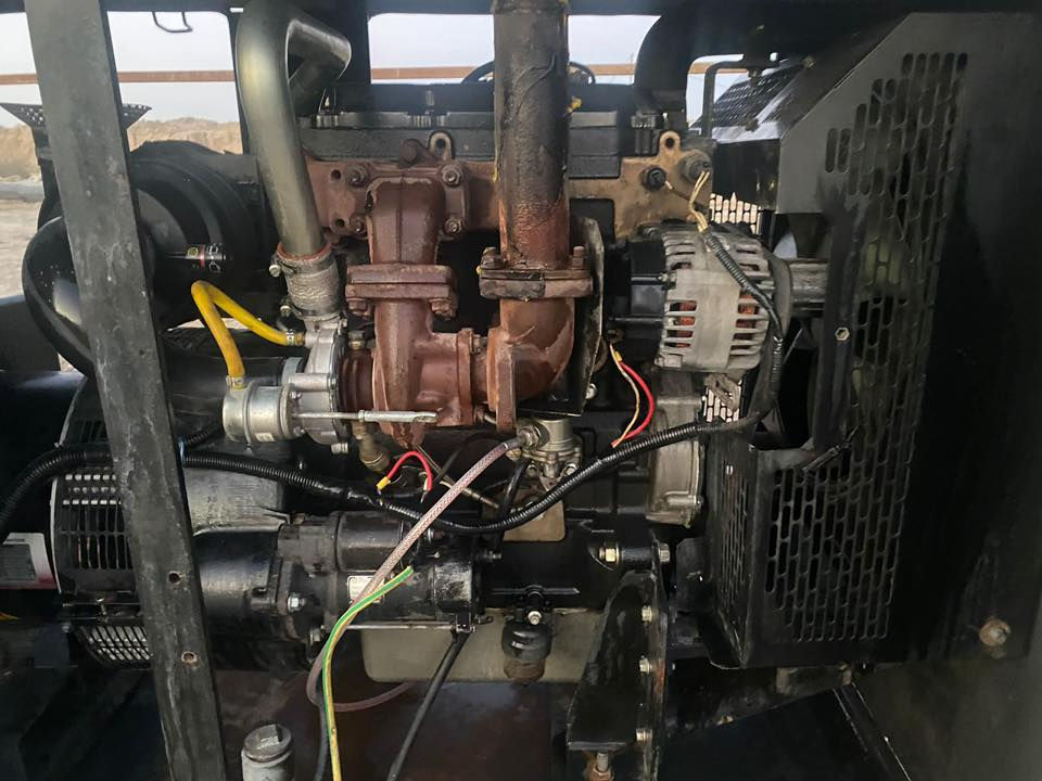 السلام عليكم مولده بيركنز كاتم مولد حيل نظيفه ومامفتوحه بلاديه شغاله لاتبخير ولا تنقيص المولد جاهزه سبب البيع شدينا طاقة شمسية للمجمع ومانحتاجها العنوان الناصرية رقم ***********
