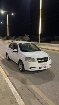 افيو ٢٠١١ • أبيض • ضرر يمين