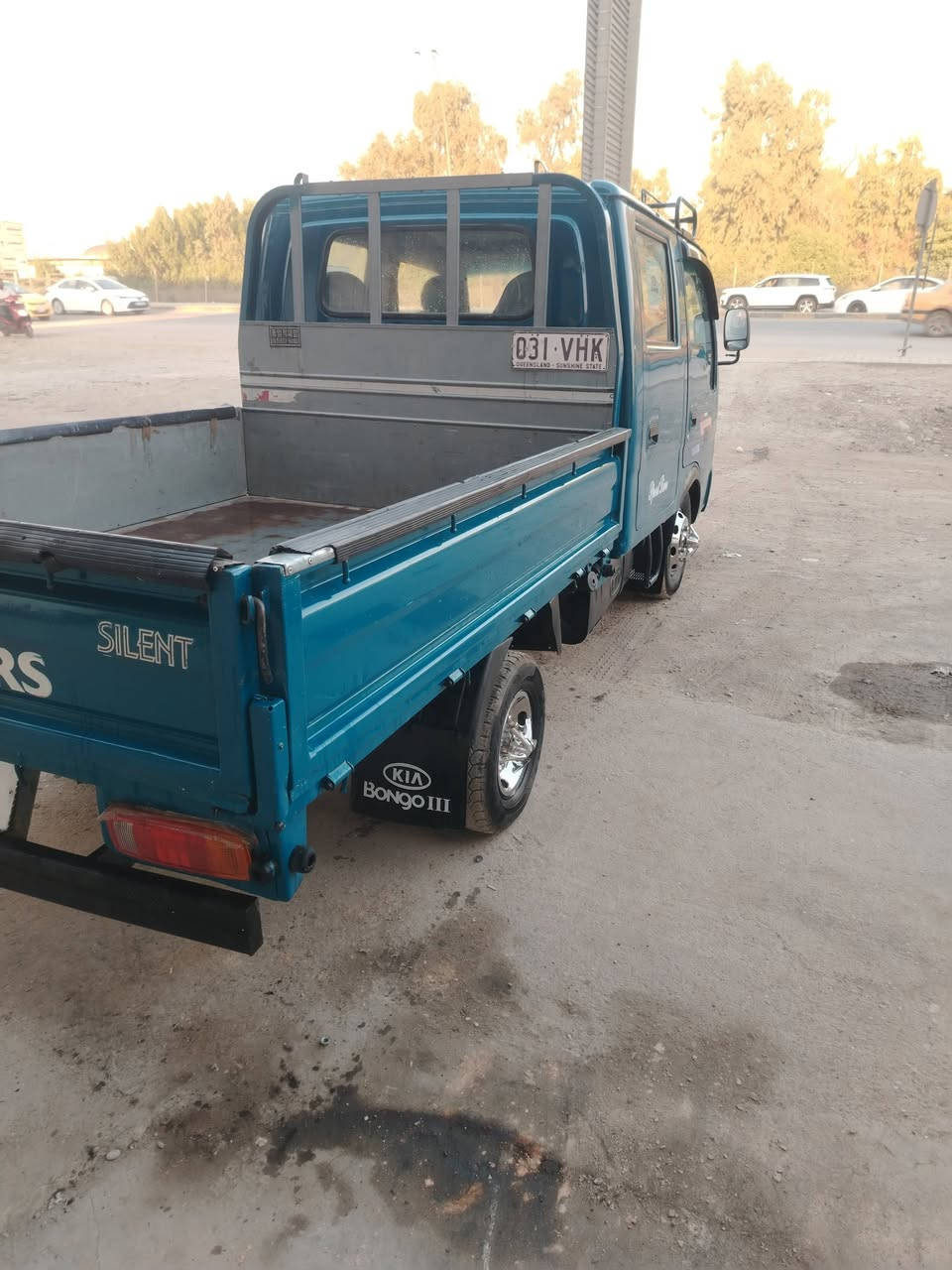 سلام عليكم لبيع كيا ام عيون مديل 2000 رقم بغداد نكليزي تحويل مباشر شاصي كير محرك مكفولات سياره جازه من كل شي تخم تاير مكفوله على سونار مابيها اي نقص باتري جديد كهربيات كلها شغاله باور ستيرن سياره ماناقصها اي شي سعر(93)  وبيها مجال مكان بغداد مكلف بنشر ***********
