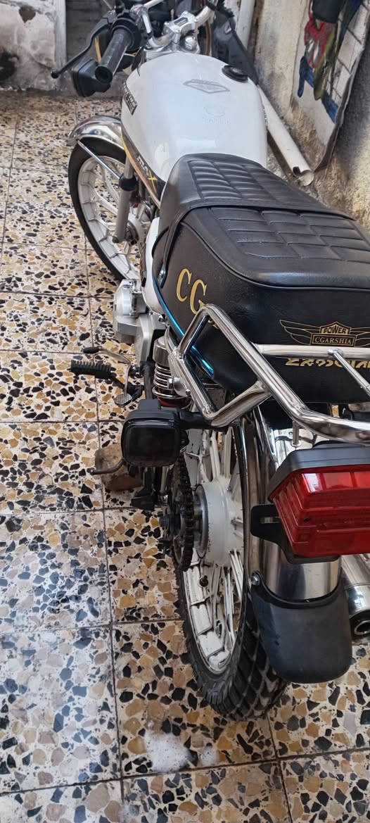 السلام عليكم دراجه سيفان موديل 2024 دراجه كامل بيه بس لاستيك ولف خفيف
مكاني بغداد مدينه الصدر 

سعر 650 وبيه مجال حك اجيه 

رقمي 
***********
