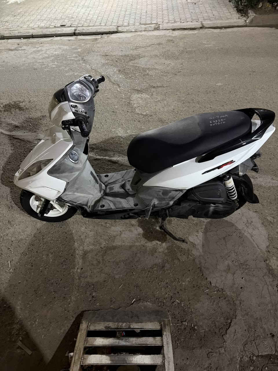 السلام عليكم
ثعلب جيتي ار بوشه 58 بلاد   نوزل قبل 3 اشهر نازله من الرمبه
الدراجه مكفوله بلادي  ختم واحد نقصه بس تريشه اليسره
مكاني بغداد زعفرانيه 
رقم ***********
سعر800 وبيه مجال
