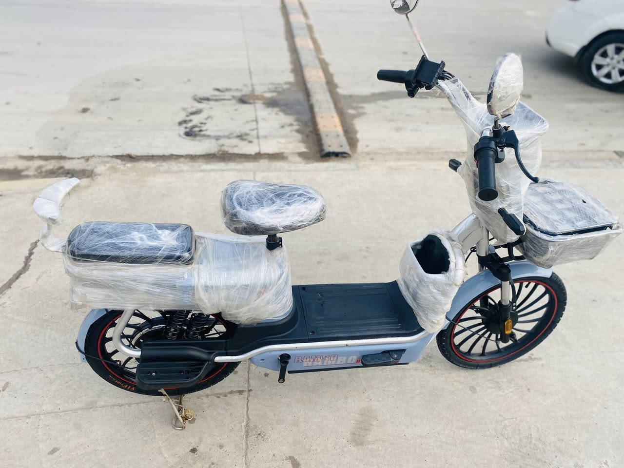 مأطور شحن نوع رامبو حجم 24 بطاريات 4دبل 20 A إمبير صارلهم شهرين من اشتريتهم البطاريات تايرات جديد بريكات الأمامي شغال والخلفي اليدا مكسورة فقط تشغيل بصمة وسويج  
السعر 450وبي مجال بسيط 
📍مكاني موصل حي نابلس 
الهاتف ***********
