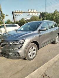 للبيع رينو كوليوس 2023 – نص مواصفات لون رصاصي مميز وأنيق، سيارة استخدا...