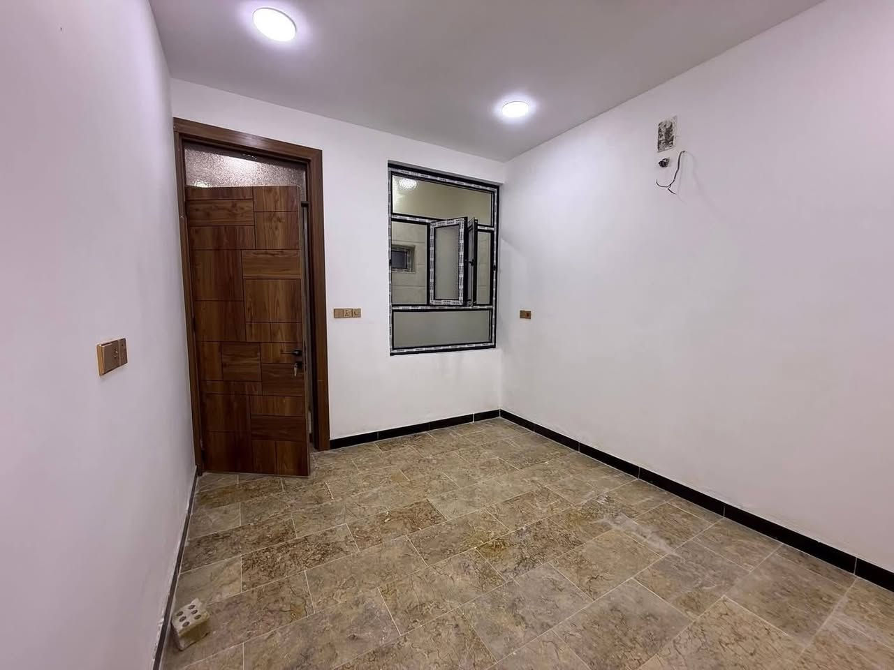 ‏مشتملات عدد 2  للبيع مساحه 80متر 70 (مدخلين) 📌تسليم مفتاح🔐 طابو صرف ‌‏بناء حديث 2026 زيروووو جاهز للسكن 📍الموقع:الشعب  خلف المحكمة وقرب تقاطع شارع عدن‏ قرب مدرسه السيف العربي موقع متميز ‏ منطقه هادئه وراقيه . ‏ملاحظة شارع عريض 
يحتوي على ؛$
✅الطابق  1️⃣  / كراج ‏ واستقبال وحولي مطبخ حار ‏وبارد وخدمات (خارجية وداخلية)1غرف نوم ومنور
✅   الطابق  2️⃣  ‏ غرف نومه عدد2 وخدمات وبلكونه وبيتونة 
كبيرة وسطحين
__________________________
للاستفسار لمعرفت تفاصيل أكثر أو مراجعة 
ومراسلة الصفحة على الخاص أو الاتصال (#مكتب_السوداني_للوساطة_العقارية)
عنوان المكتب بغداد-الشعب - حي التجار- مجاور اعدادية بلقيس للبنات‏- @‏‏ *********** متواجد ماسنجر واتساب‏
(تتوفر لديناء العروض ‏الجديدة وحصريا أخرى مناسبه)
