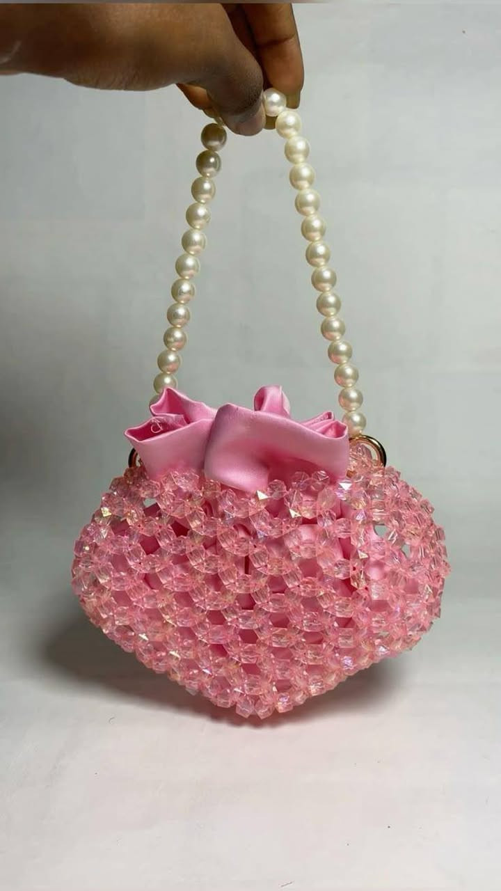 حقيبة يد هاند ميد ب١٠ ...اضافة لطيفة لتنسيقة العيد ...عنوانه السماوة ...توجد خدمة توصيل


**إذا كنت صاحب هذا الإعلان وتريد حذفه لأي سبب، رجاءا أرسل رسالة إلى الدعم الفني**