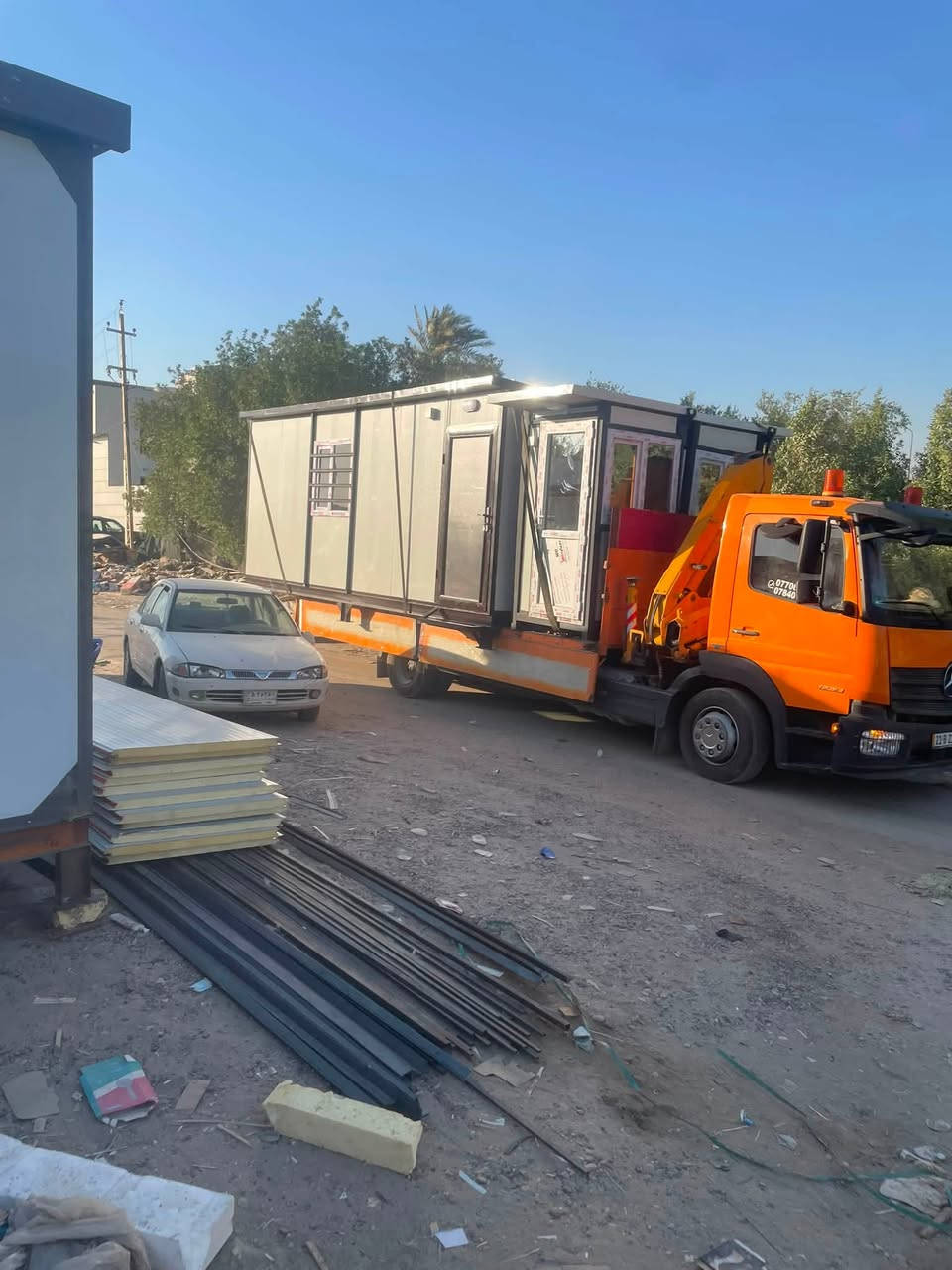 اساس معمل الهدى لصناعة الكرفانات من السندويج بنل بمواصفات عالية الجودة وأسعار تنافسيه يشمل الابواب والشبابيك والكهربائيات.يوجد لدينا كوادر متخصصة و ذات خبرة في مجال تصنيع الكرفانات والجملونات وبيع وشراءالحاويات  لستفساراتكم الاتصال:***********  ***********
