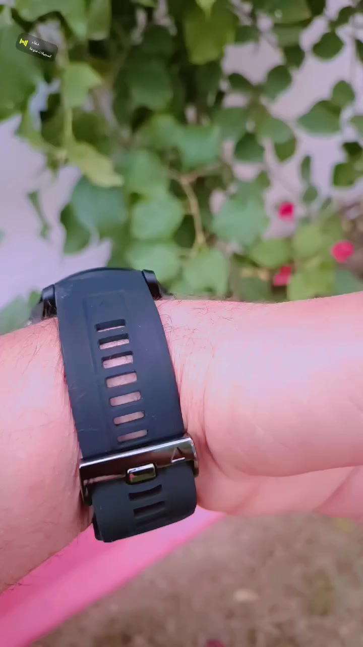 ساعة Garmin Fenix 3 Sapphire هي ساعة رياضية متقدمة ومتعددة الاستخدامات مزودة بنظام تحديد المواقع العالمي (GPS) مصممة خصيصاً لعشاق المغامرات الخارجية والرياضيين. يتميز طراز Sapphire بعدسة كريستال ياقوتي شديدة المتانة ومقاومة للخدش..
الميزات والمواصفات

تصميم متين: تتميز بهيكل مقوى من الألياف الزجاجية وإطار وأزرار من الفولاذ المقاوم للصدأ المطلي بتقنية PVD لمزيد من المتانة.

عدسة الياقوت: تحتوي على عدسة ياقوتية مقببة عالية القوة ومقاومة للغاية للخدوش، مما يجعلها مثالية للاستخدام في الظروف القاسية.

نظام تحديد المواقع (GPS) و GLONASS: تتضمن هوائي EXO™ متعدد الاتجاهات من الفولاذ المقاوم للصدأ يدعم كلاً من GPS و GLONASS لتوفير تتبع موقع دقيق وموثوق به في مختلف البيئات.

مقاومة للماء: مصنفة لمقاومة الماء حتى عمق 100 متر، مما يجعلها مناسبة للسباحة والأنشطة المائية الأخرى.

عمر البطارية: توفر عمر بطارية طويل يصل إلى 20 ساعة في وضع GPS، وما يصل إلى 6 أسابيع في وضع الساعة العادي (يختلف بناءً على الإعدادات والميزات المستخدمة).

شاشة Chroma ملونة: شاشة ملونة عالية الدقة مقاس 1.2 بوصة يمكن رؤيتها بوضوح في ضوء الشمس المباشر، مع إضاءة خلفية LED.

ميزات رياضية شاملة: تدعم مجموعة واسعة من الرياضات، بما في ذلك الجري وركوب الدراجات والسباحة والمشي لمسافات طويلة والتزلج والتجديف وغيرها الكثير.

ملاحة خارجية: تتيح لك إنشاء المسارات وتتبعها، وحفظ ما يصل إلى 1000 موقع للانتقال إليها، بالإضافة إلى وجود مقياس ارتفاع (altimeter) وبارومتر (barometer) وبوصلة إلكترونية.

اتصال ذكي: تدعم الاتصال اللاسلكي عبر Wi-Fi و Bluetooth، مما يتيح مزامنة البيانات تلقائياً مع Garmin Connect وتلقي الإشعارات الذكية من هاتفك. 

نظافته 99 لوك مع الشاحنه
السعر 125 مع التوصيل قطره 51 بطاريه كلش راقي


**إذا كنت صاحب هذا الإعلان وتريد حذفه لأي سبب، رجاءا أرسل رسالة إلى الدعم الفني**