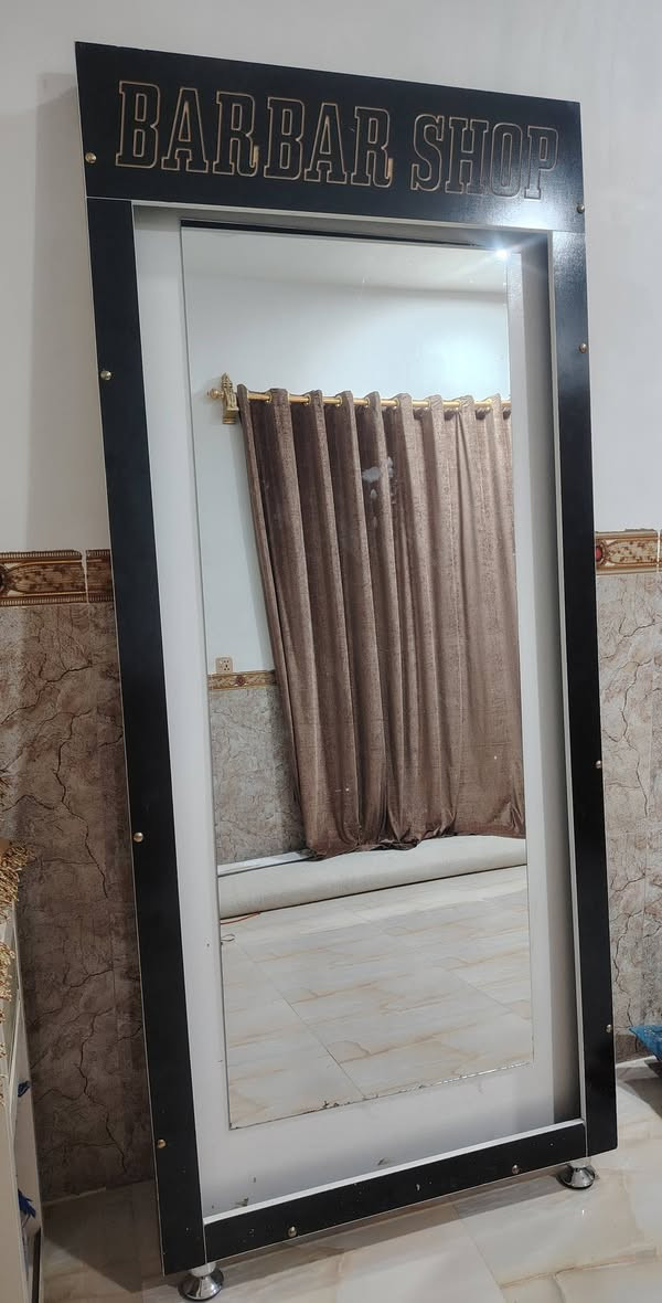 مرايه حلاقه للبيع جديده مستخدمه شهر للاستفسار ***********
