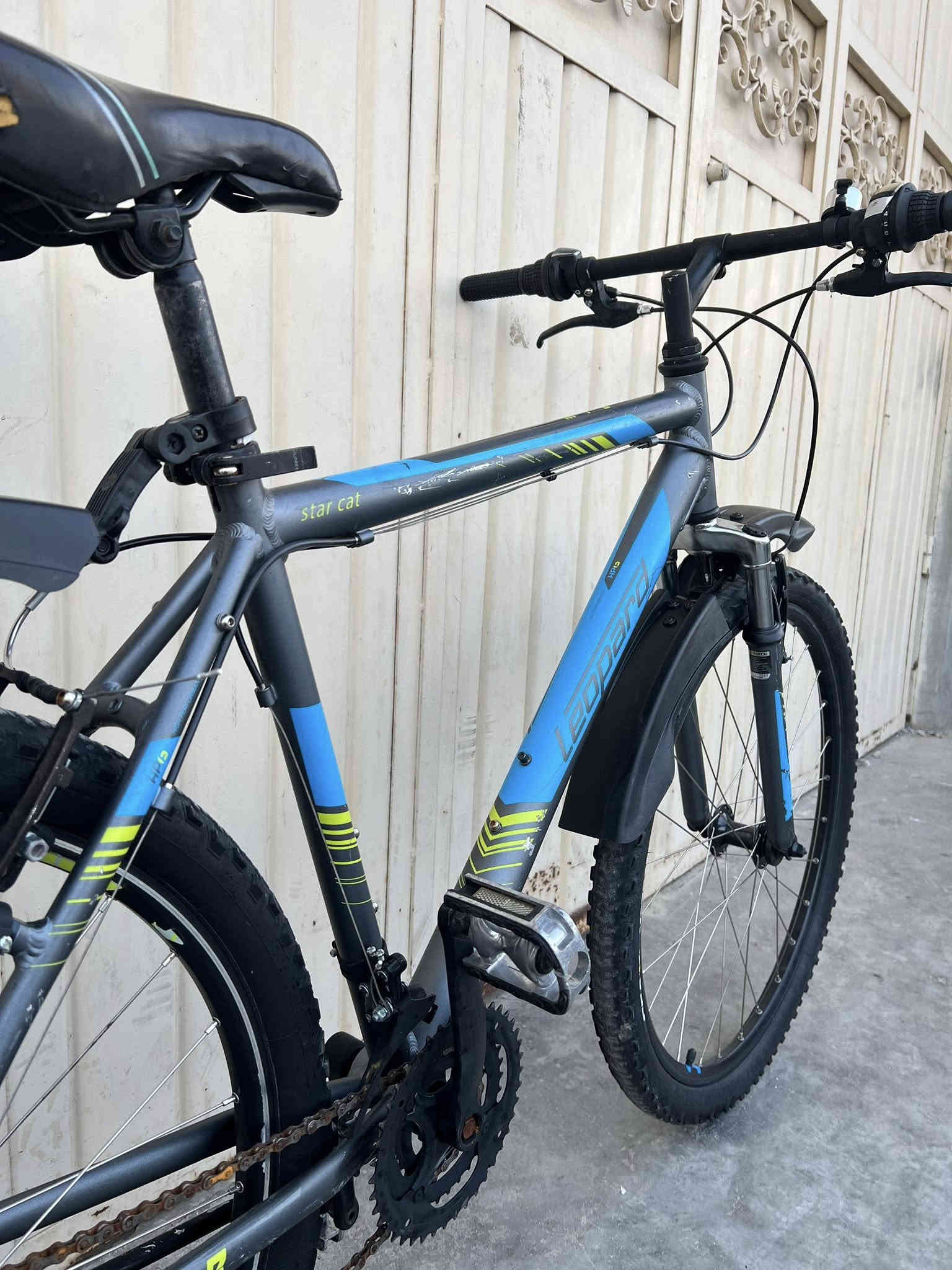 باسکیل /سویسری
حجم/٢٧.٥
جسم/فافۆن 
ستم/shimano 
کیر٨-٣
دەبل امامی 
تایر ماکە GEAX MEZCAL
مکینە خلفی Tourney
توصیل موجود 
سعر ٢٧٥ الف بها مجال 
عینوان -کلار -رزگاری 
ژ.م ***********
واتئاپ موجود
