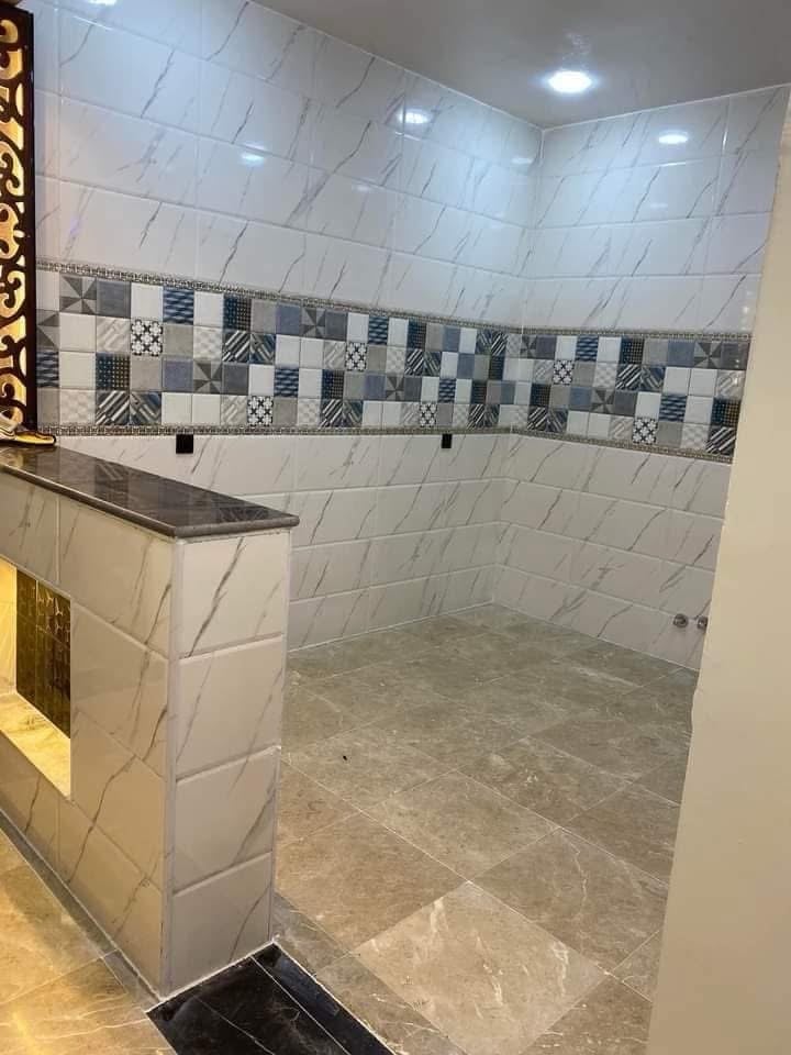 بيت للبيع 

📍المشتل _ شارع المطبك _ شارع الزيدي 

المساحة   125 متر   
الواجهه        5  متر 
مدخلين استقبال + مطبخ + غرفة نوم + صحيات+ منور + بالكون خلفي
طابق الثاني  3  نوم + صحيات + بالكون عدد2
الطابق الثالث سطحين + غرفه سندويج مخزن بالسطح 
☎️ ***********