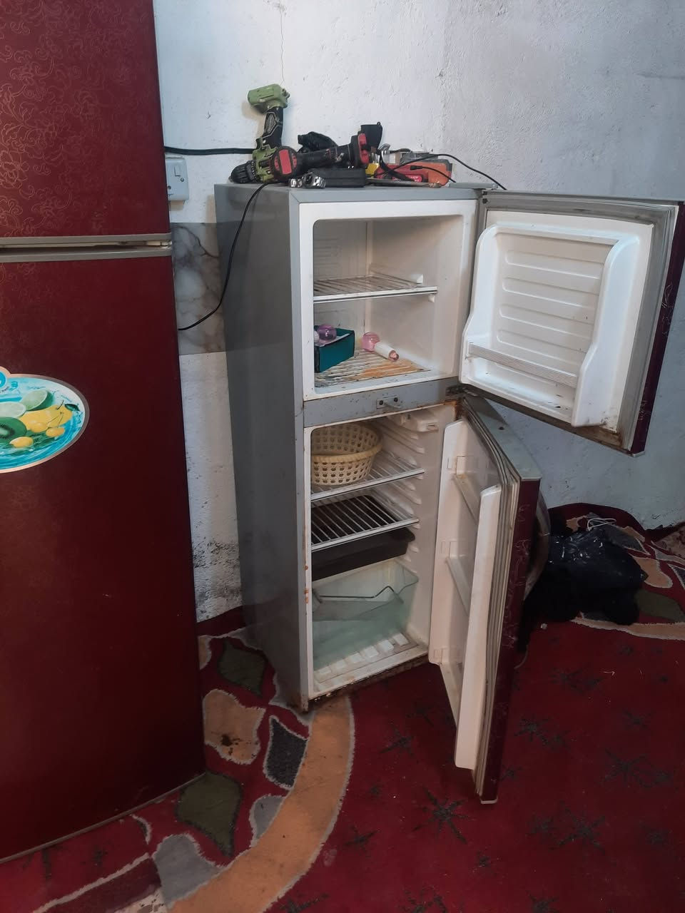 السلام عليكم ثلاجات شغالات ع فحص سعر الوحده ٧٥
عنوانهن رحمانية الشعلة التواصل ***********
