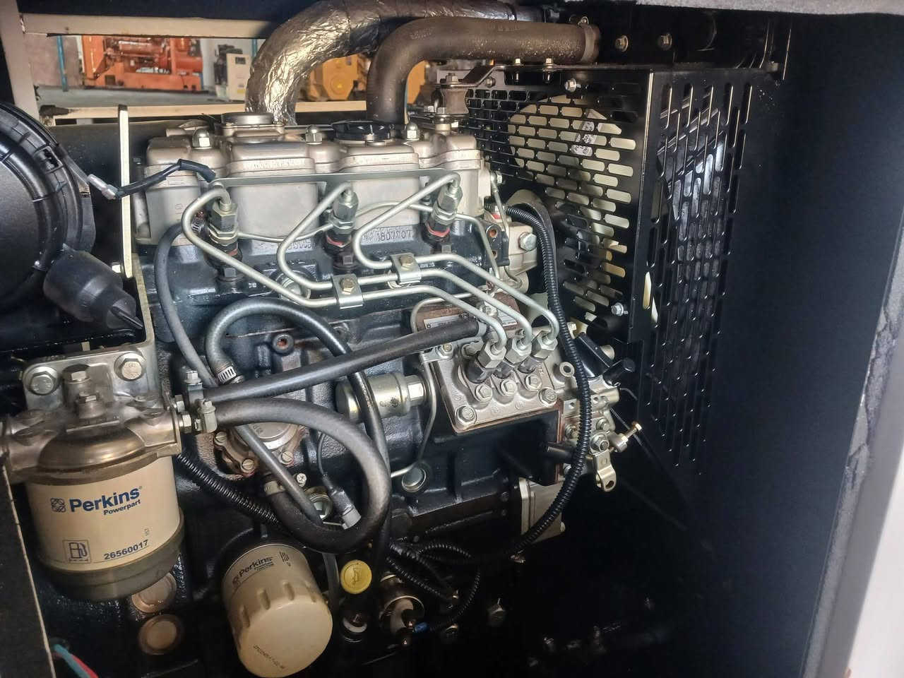 مولد بيركنز انكليزي 3 سلندر توليد 15KVA ساعات العمل 31 ساعة فقط وضع الشركــة اخو الزيرو نظام حماية فول اوتو شرط الشغل وشرط الفحـص العنوان اربيل للأستفسار الإتصال *********** يوجد توصيل لكافة المحافظات وبضمان 🚚
