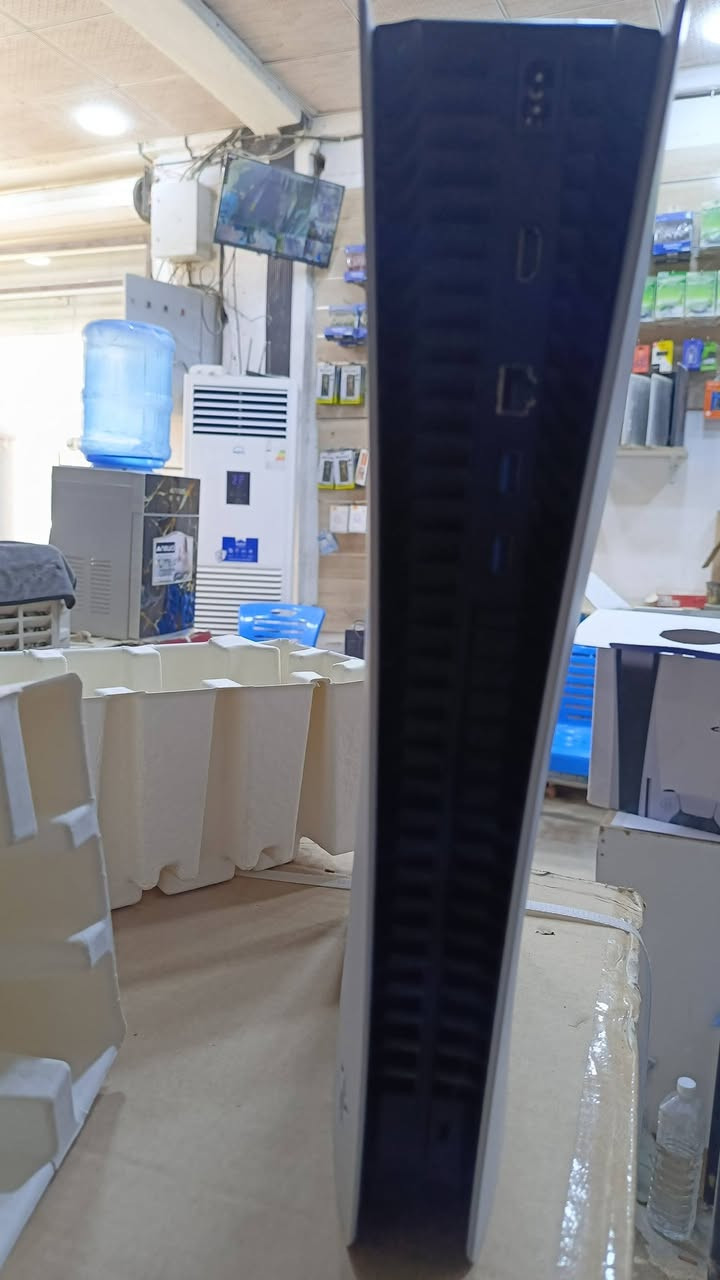 #بلي_5_مستخدم_نضيف_جدا_كامل_ملحقات 
يمكن البيع بالتقسيط
يمكن مراوس بجهاز اخر 
مجمع كنك ستوري  محافظه الديوانيه قضاء الحمزه الشرقي شارع الأطباء مجاور عيادة الدكتور مخلص 
***********
***********
***********
