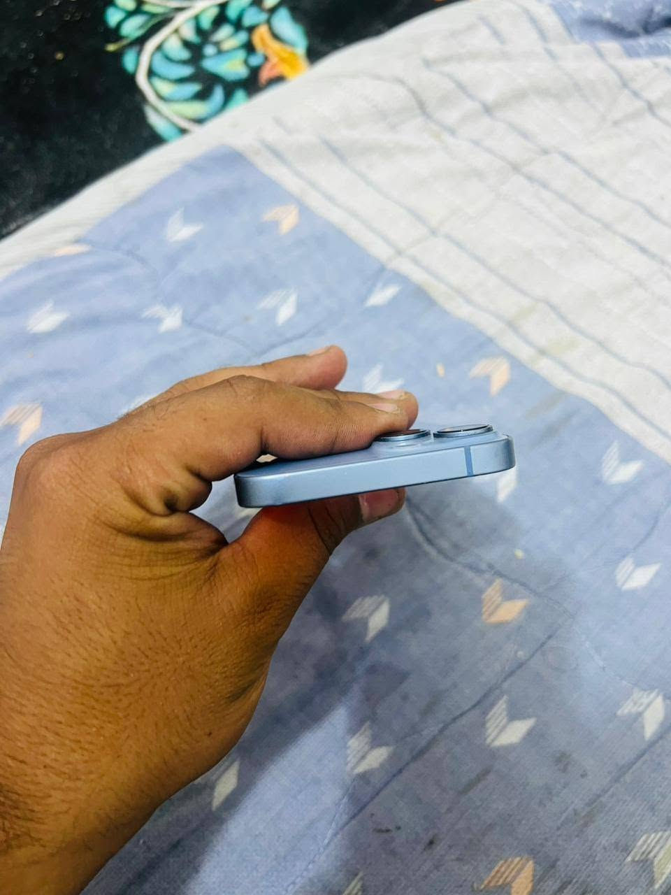 سلام عليكم ايفون 14عادي نضيف حيل ذاكره128 بطاريته95بل جيس بدون غراض وتر بروف سعر 375 محتاج كلش ***********
