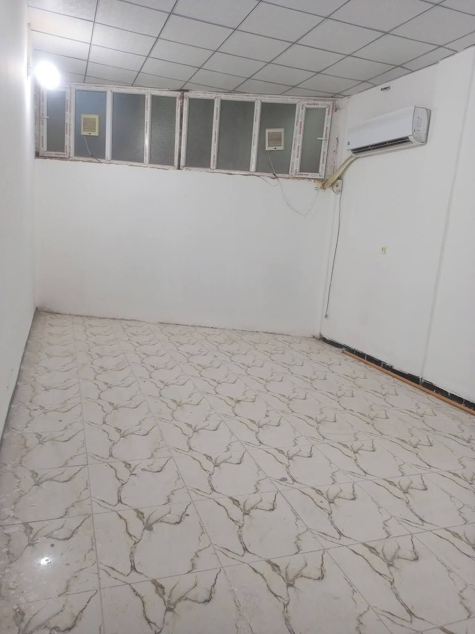 بيت للايجار في حي الجامعة نهاية شارع عشرين يحتوي على غرفتين وصاله ومطبخ وصحيات  وكراج للاستفسار الاتصال على الرقم الموجود
***********
او مراسلة واتساب على الرقم ***********
