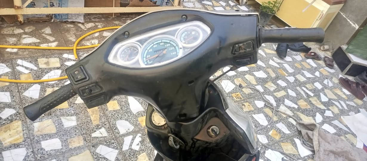 دراجة kymco 
مجفتة قبل فترة 
ومتروكة 
السعر 175
***********
